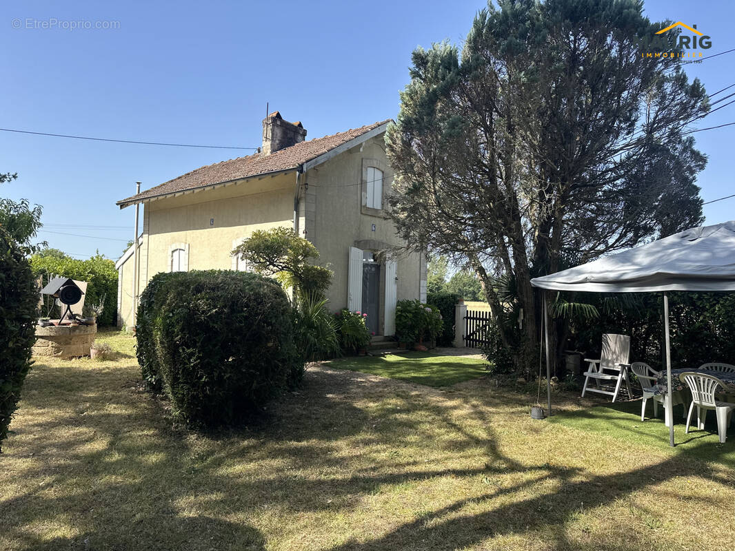 Maison à VIRAZEIL