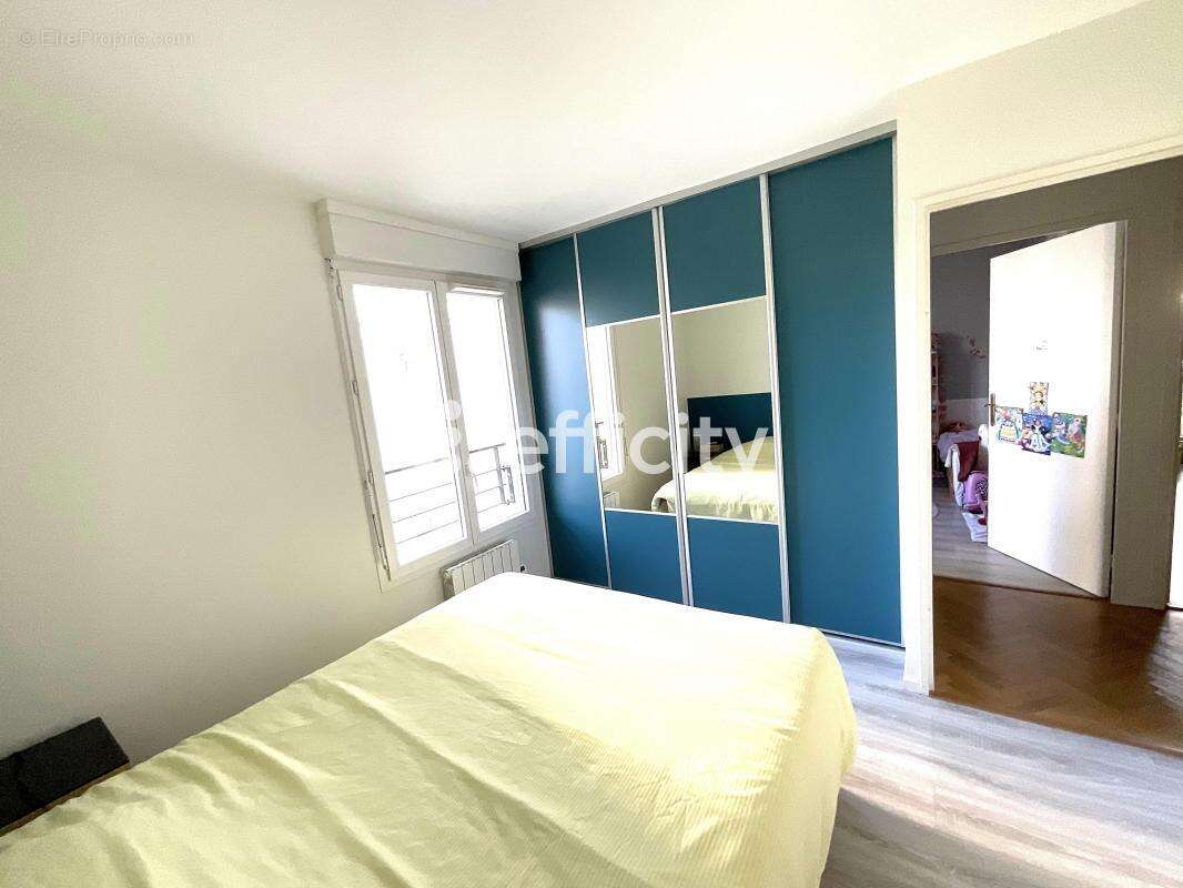 Appartement à COURBEVOIE