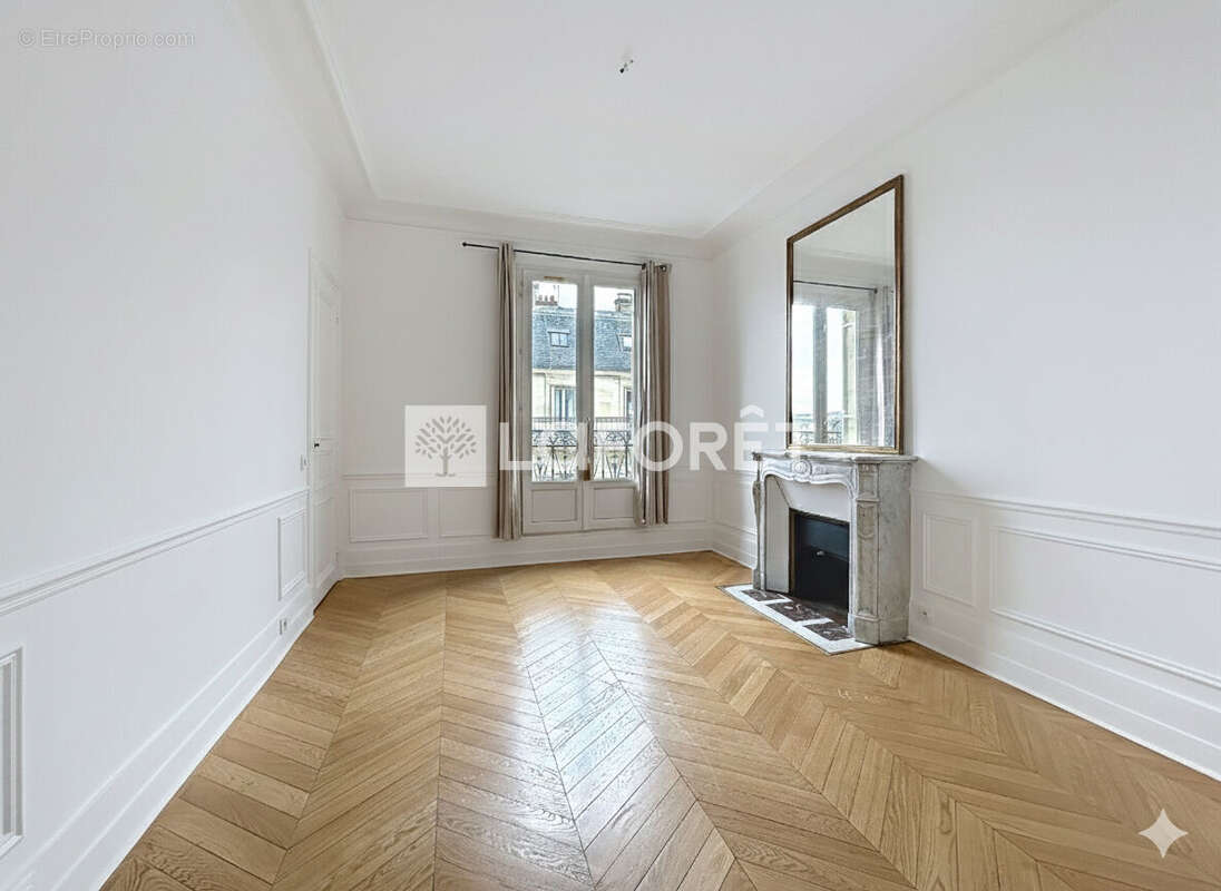 Appartement à PARIS-8E