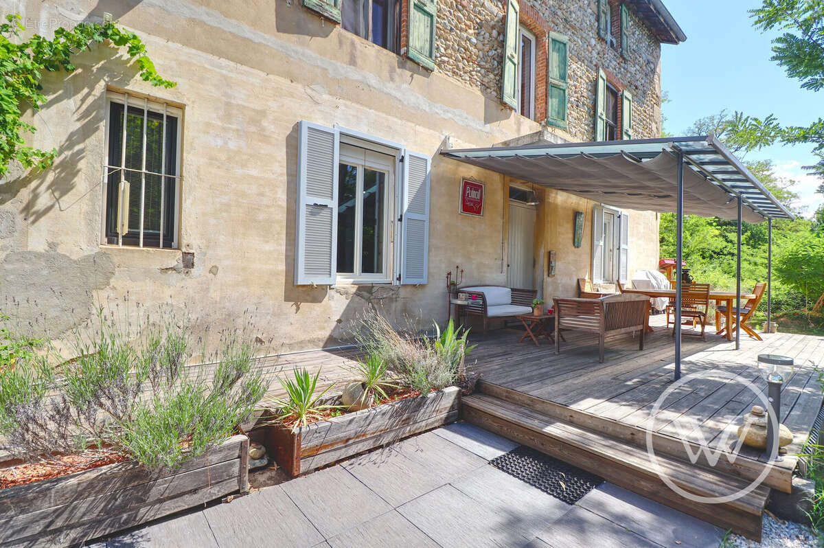 Maison 241 m² à Romans-Sur-Isere  - photo 3