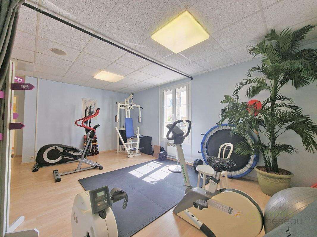 Local commercial - photo 6