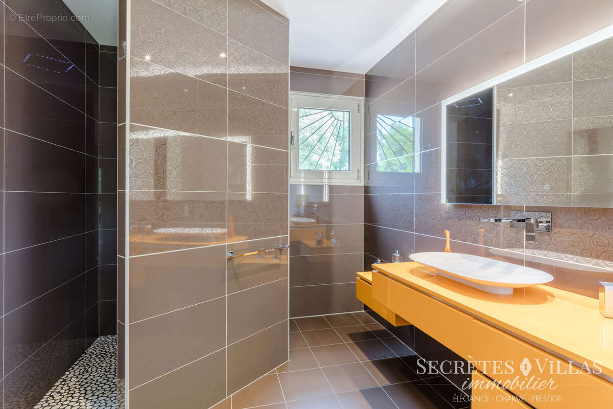 Maison à FARGUES-SAINT-HILAIRE