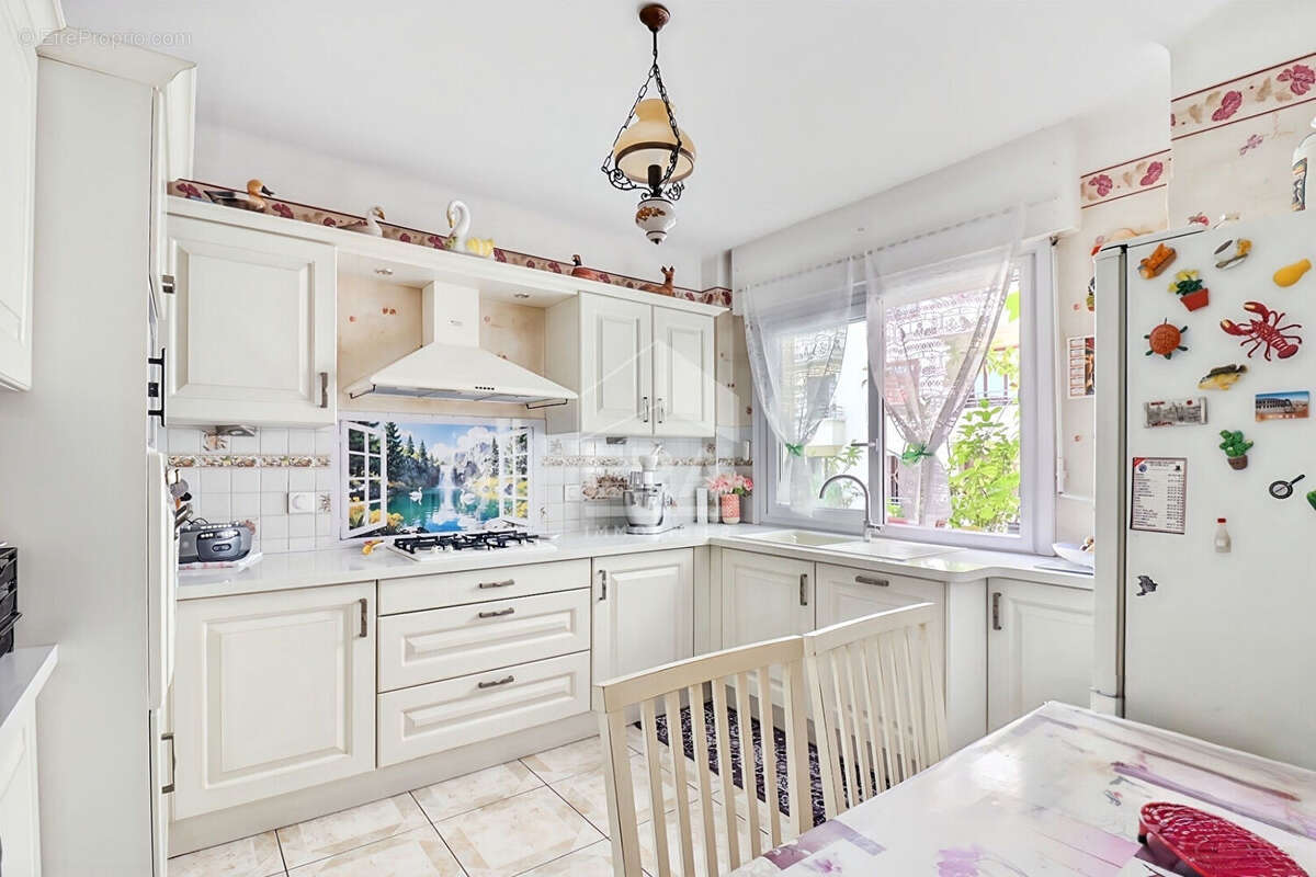 Appartement à MARSEILLE-5E