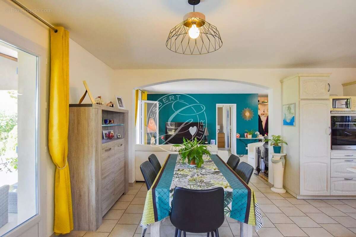A vendre flayosc - maison a pied au village 3 chambres avec piscine et garage au calme absolu - photo 9