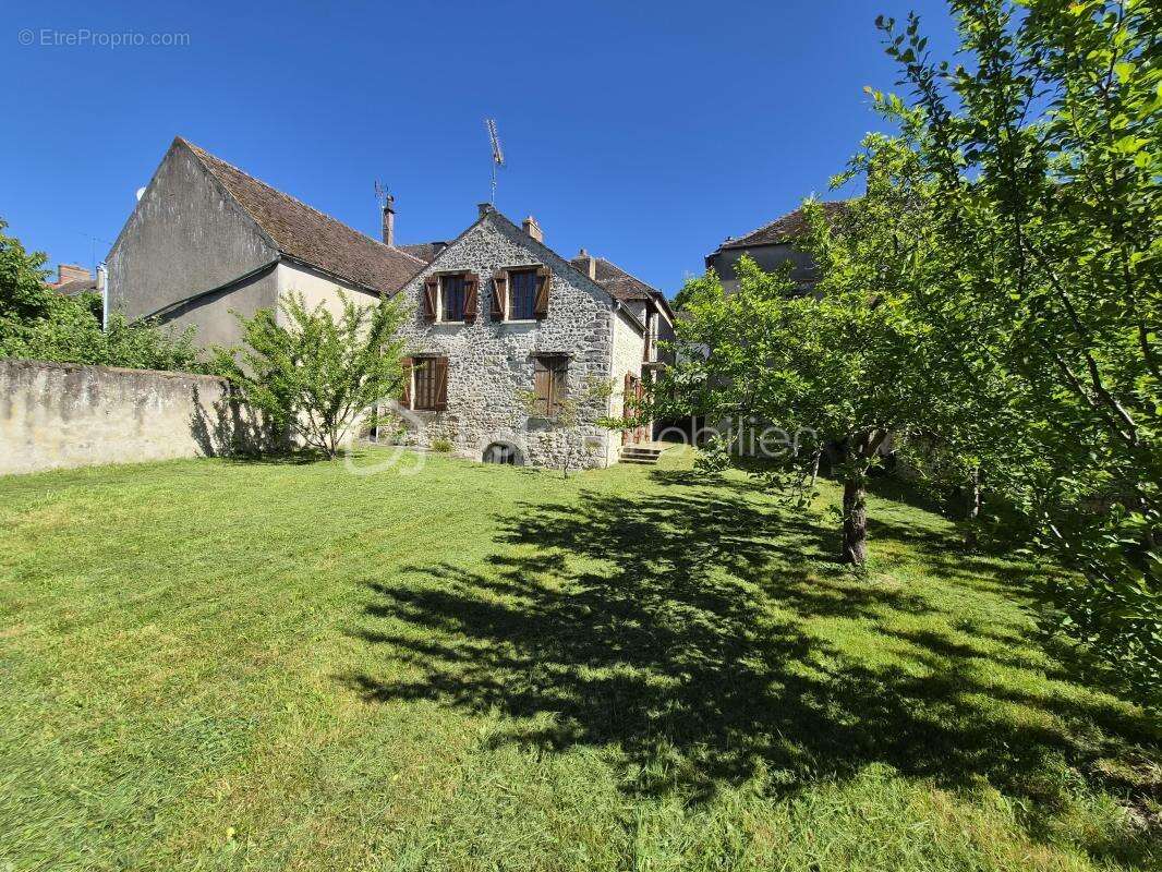 Maison à LORREZ-LE-BOCAGE-PREAUX