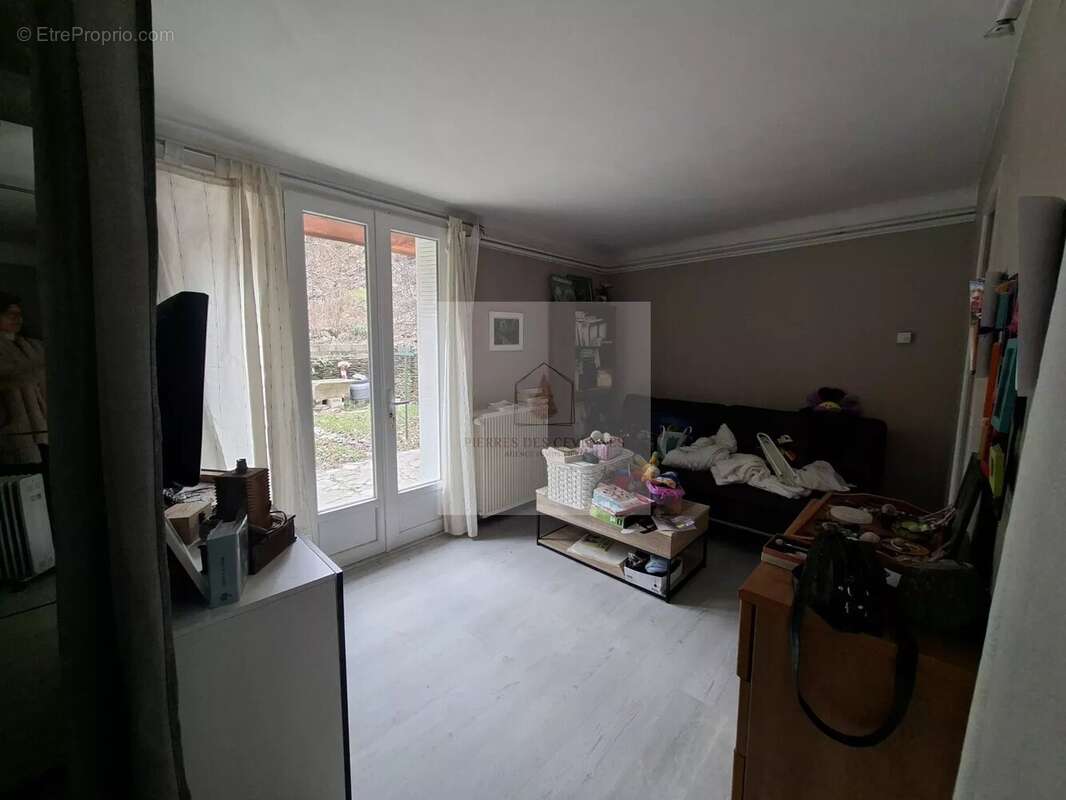 Maison à LE COLLET-DE-DEZE