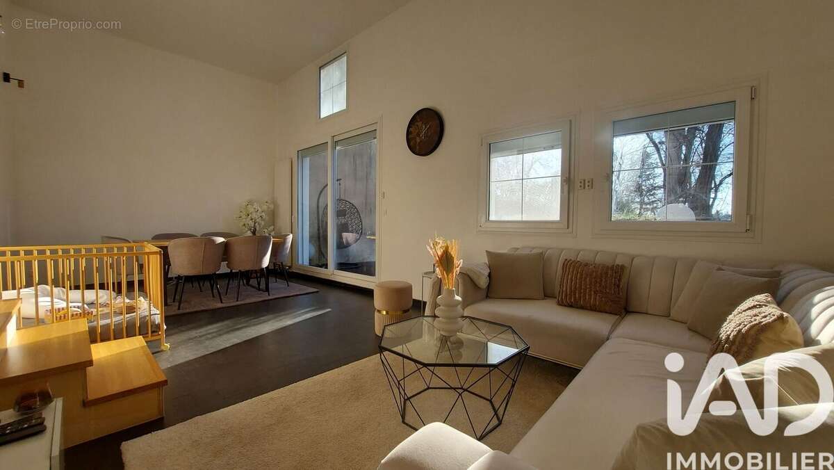 Photo 2 - Maison à MONTEREAU-FAULT-YONNE