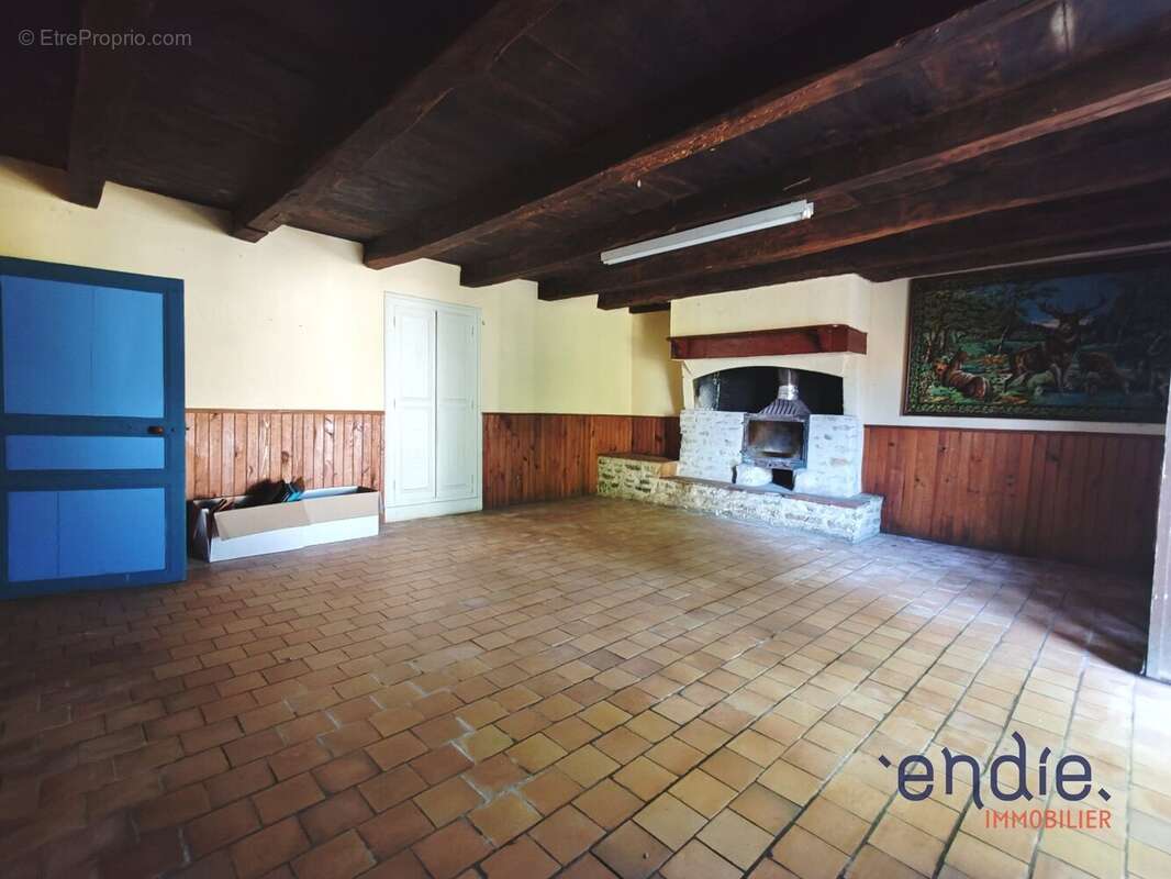 Maison a renover 143 m2 proche gencay - photo 2