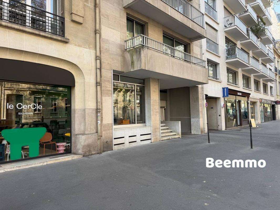 Parking à PARIS-17E