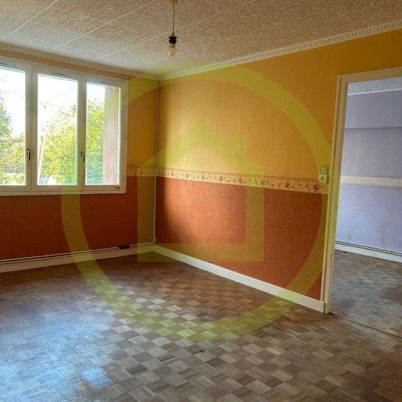 Appartement à LA FERTE-GAUCHER