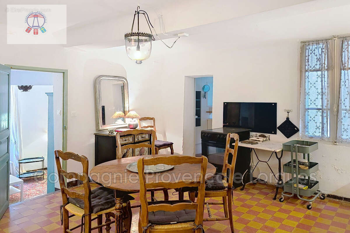 Appartement à COTIGNAC