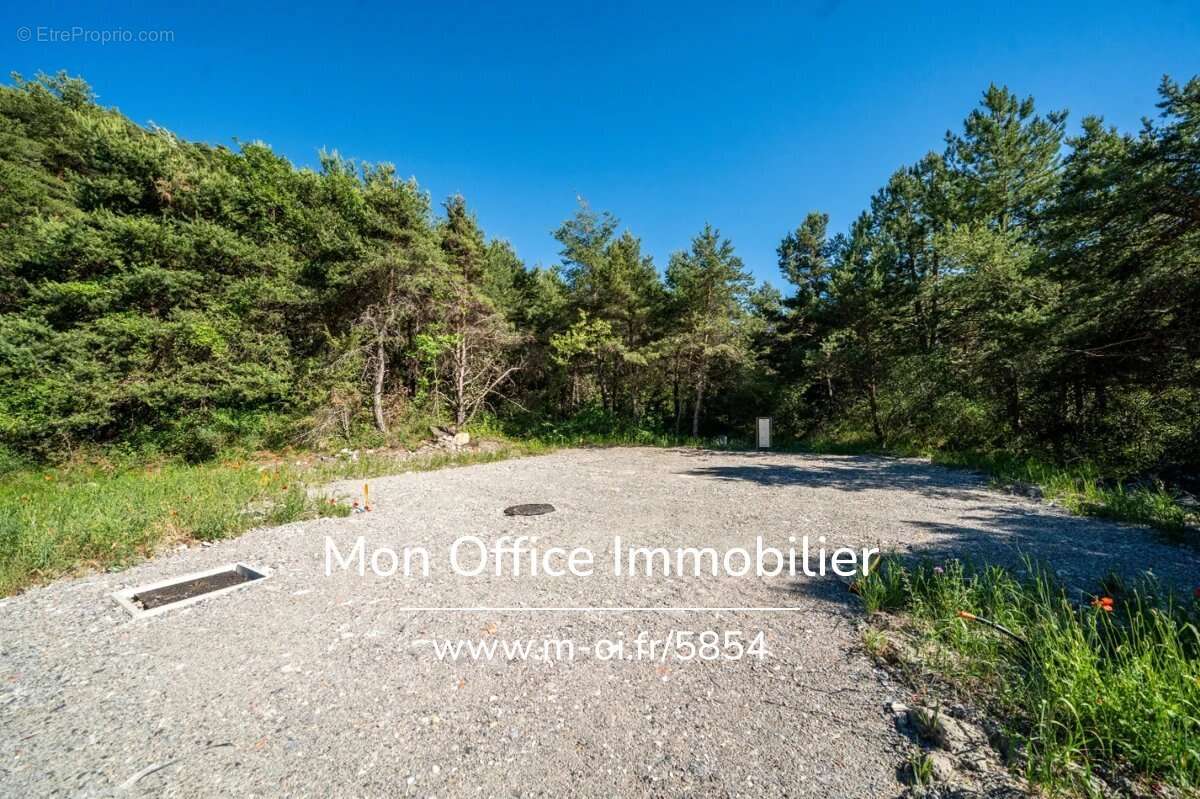 Référence : 5854-MTE - Terrain constructible de 621 m2 - photo 3