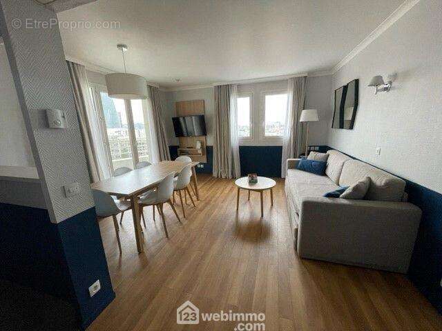 Appartement à COURBEVOIE