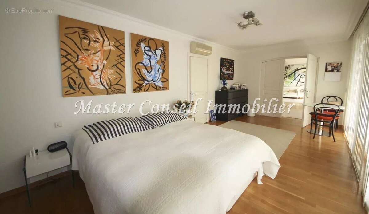 Croisette et rue d'antibes  à pied -  dernier etage 4p 140m² + 43m² ter. - photo 10