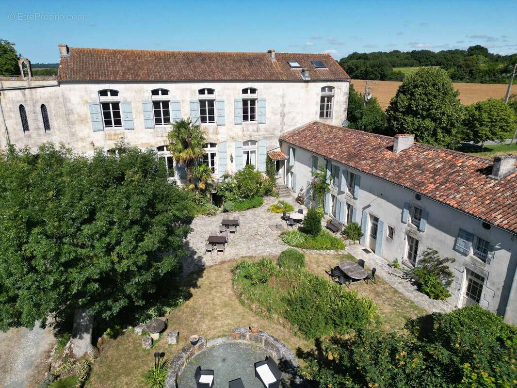 Superbe manoir, chapelle et 7 gîtes en bordure d'un village animé - photo 11