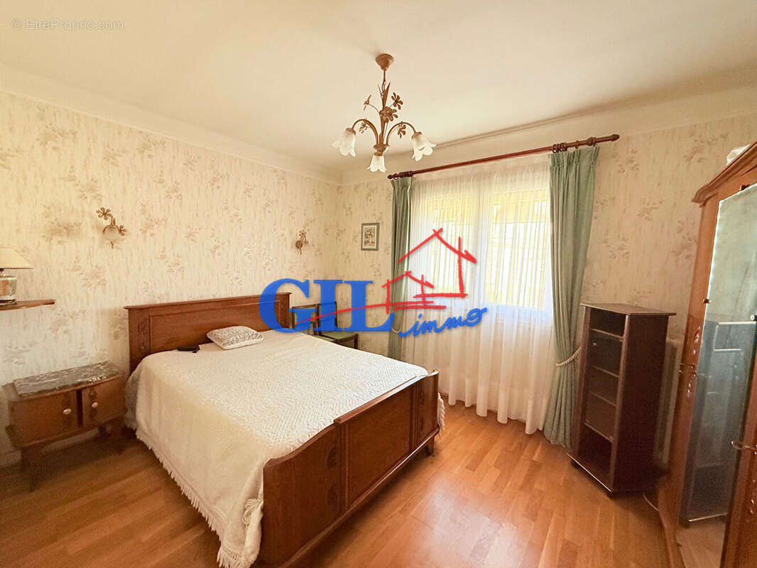 Maison à SAVIGNY-LE-TEMPLE