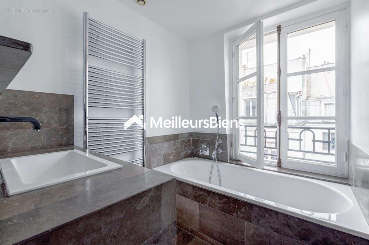 Appartement à PARIS-2E
