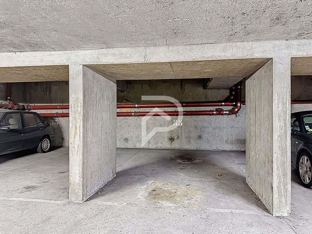 Parking à COURBEVOIE