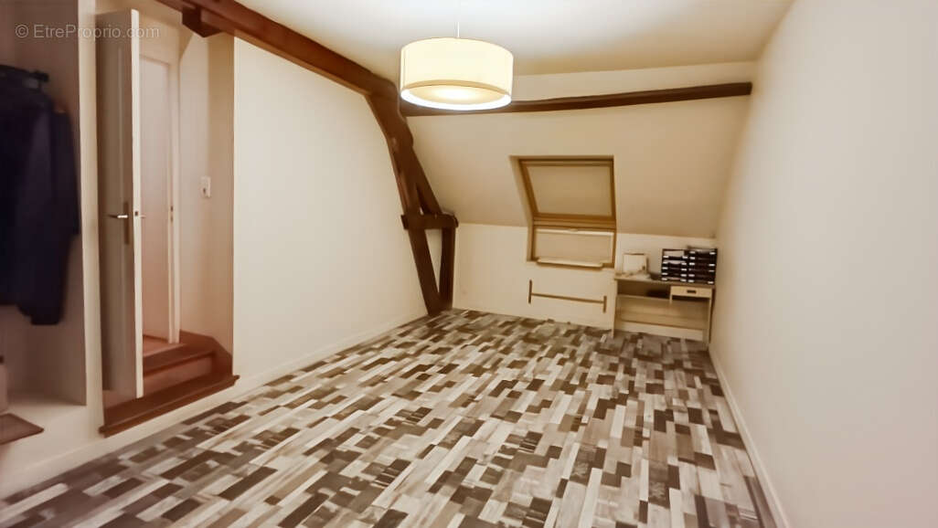 Maison à VICQ-EXEMPLET