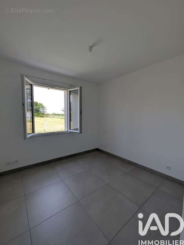 Maison 85 m² à Saint-Simon-De-Pellouaille  - photo 6