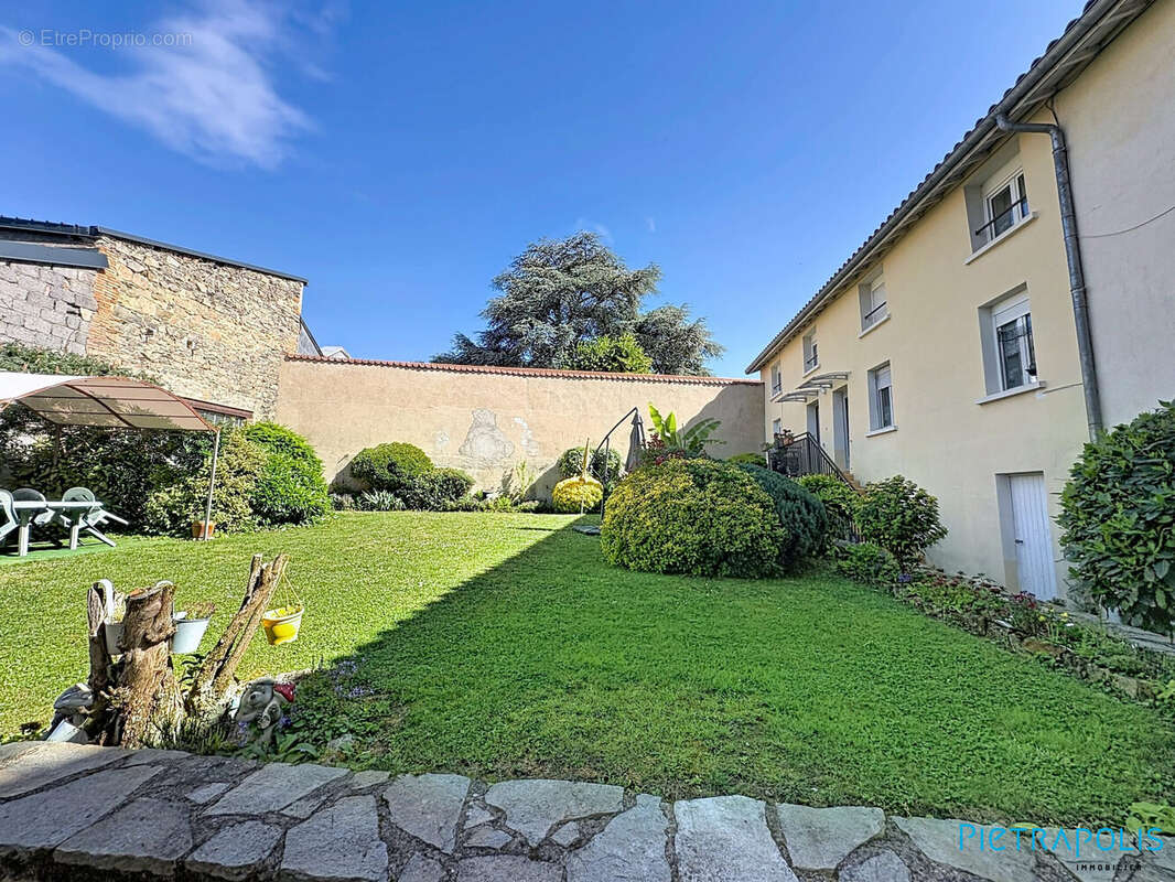 Appartement 407 m² à Tarare  - photo 8