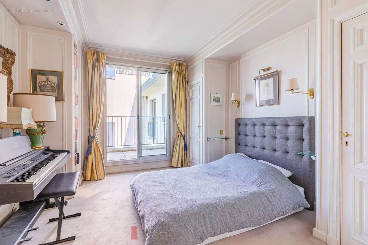 Appartement à PARIS-16E