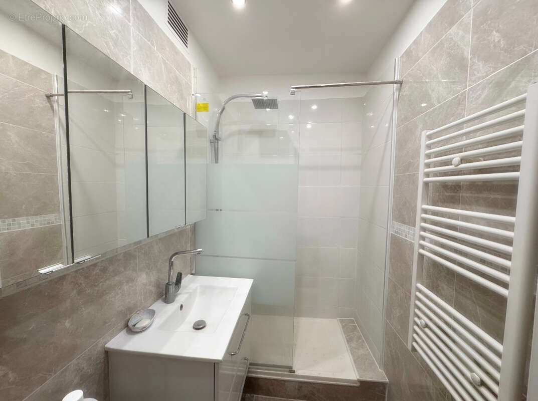 Appartement à LA GARENNE-COLOMBES