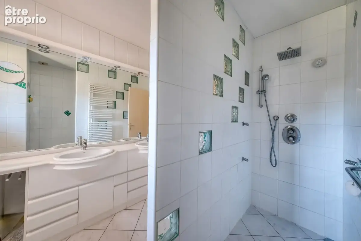 Elégante maison Familiale de 8 pièces 180m² avec Vie de Plain-Pied 6 Chambres - DPE C- Véranda et terrain arboré de 756m² - photo 17