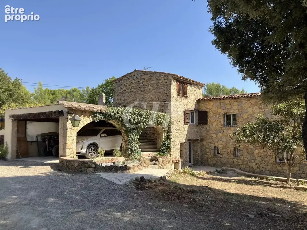 Flayosc maison t5 sur 1 hectare avec piscine - photo 3