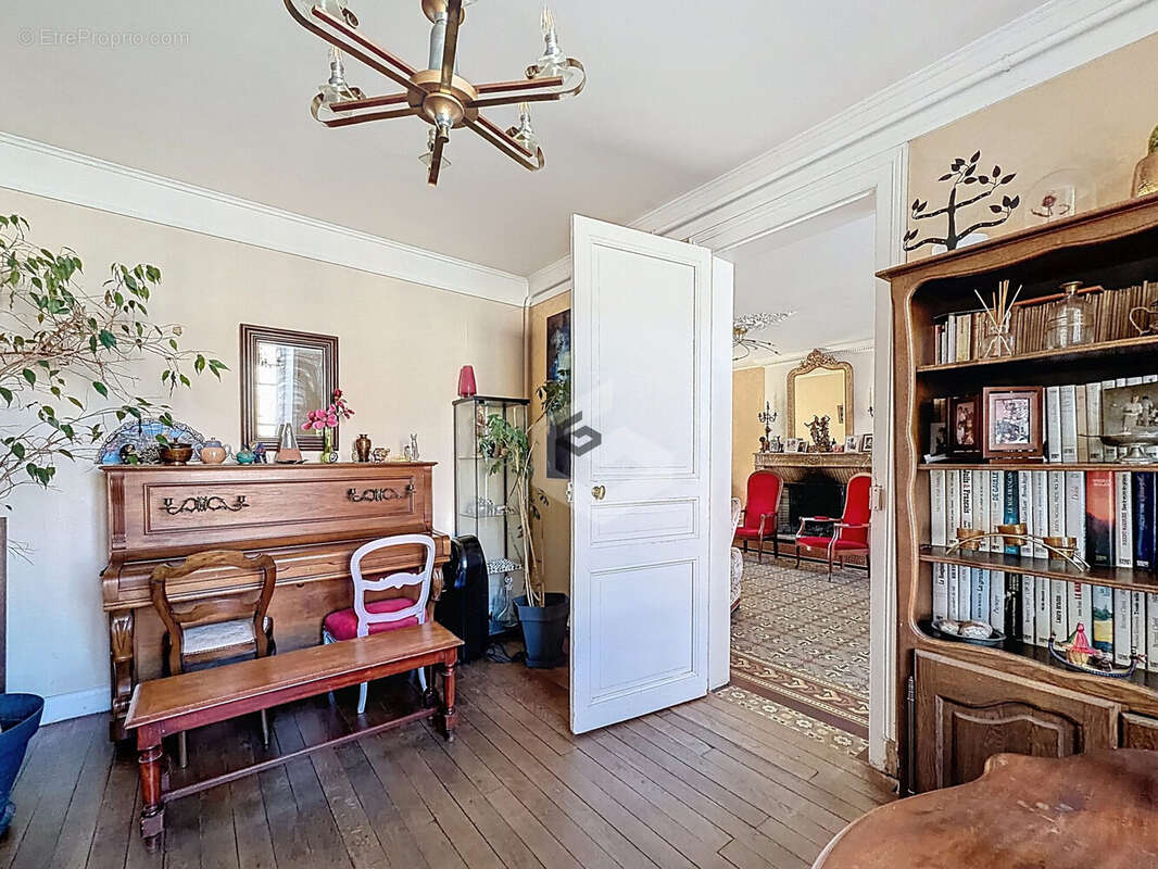 Maison 241 m² à Villers-Franqueux  - photo 8