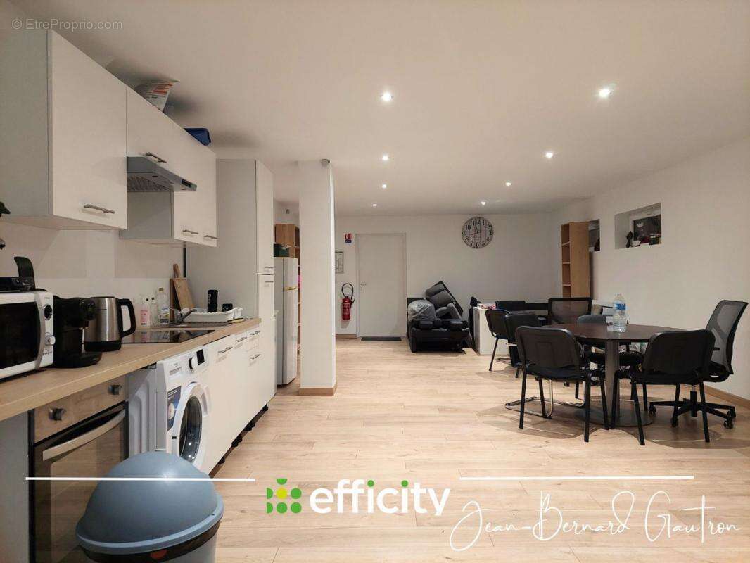 Commerce à PLOUMAGOAR