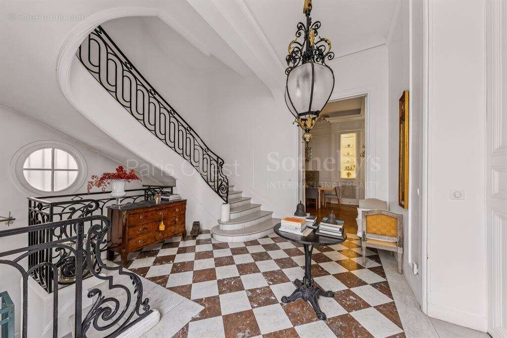 Maison à PARIS-16E