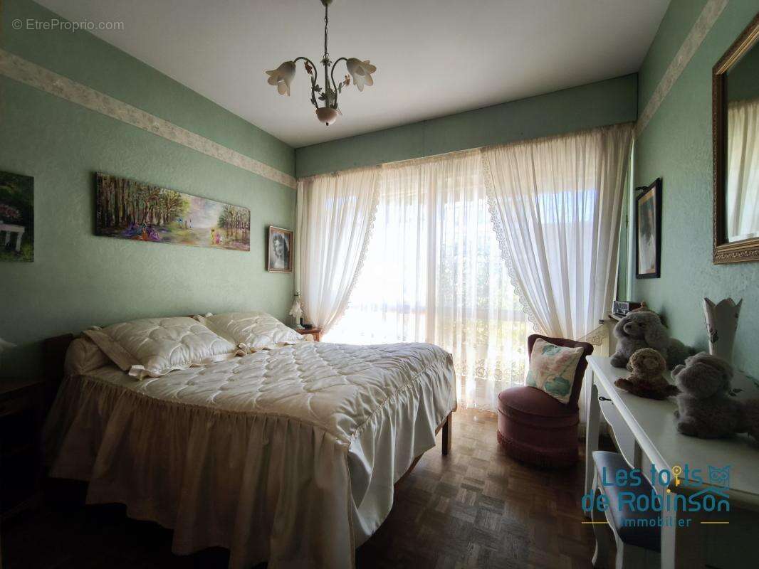 Appartement à LE PLESSIS-ROBINSON