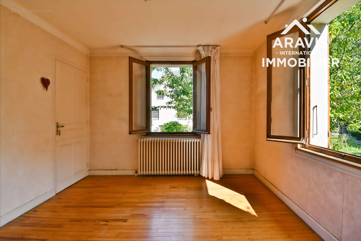Maison lumineuse avec 6 chambres - photo 13