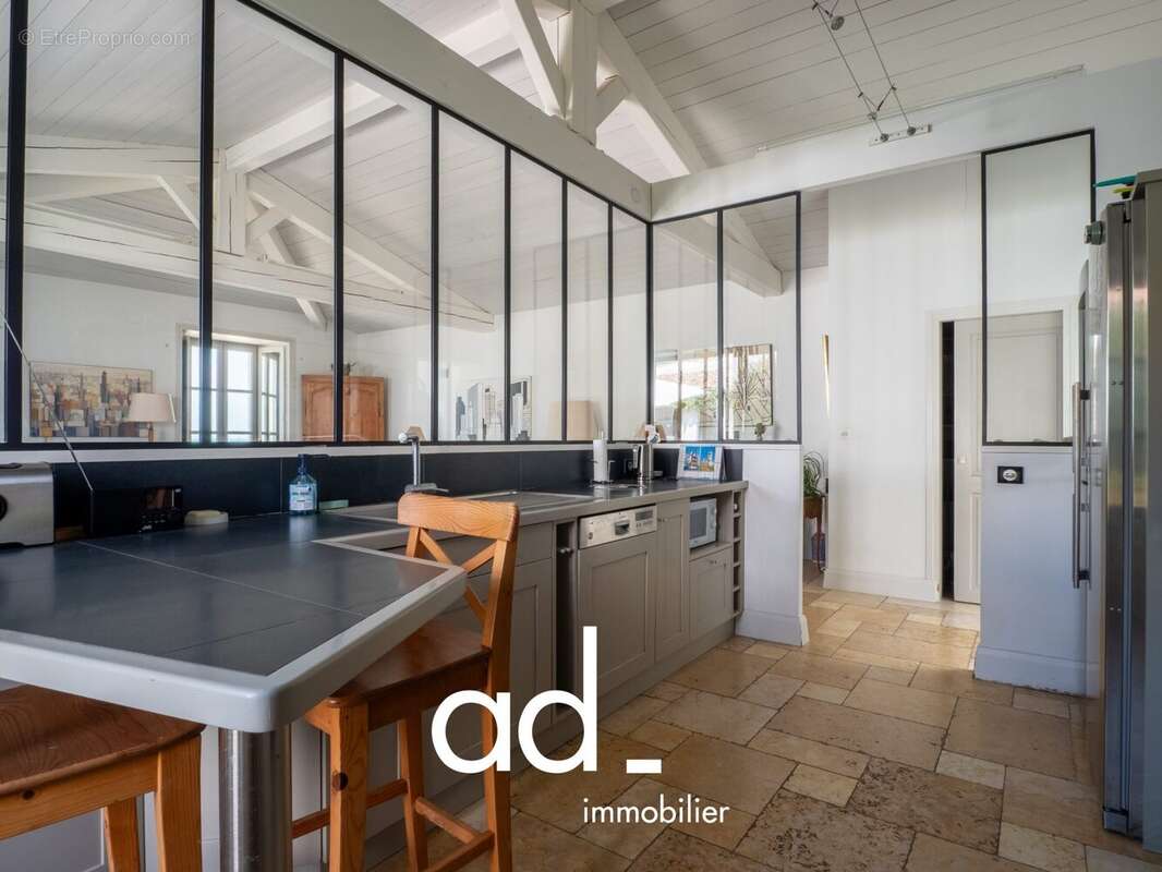 Maison 320 m² à La Flotte  - photo 7