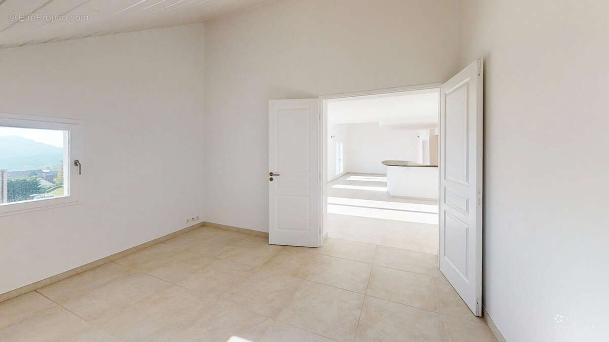 Appartement à CRANVES-SALES