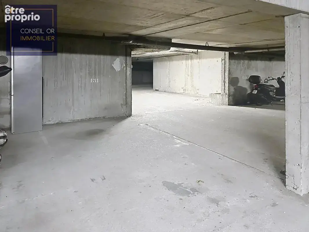 Parking en sous-sol - Saint Genis Laval - Basses Barolles - photo 2