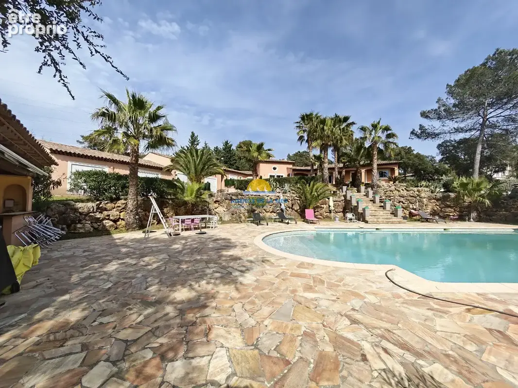 villa de 180 m2 avec 3 studios et un T2  SUR 10000 M2 - photo 13
