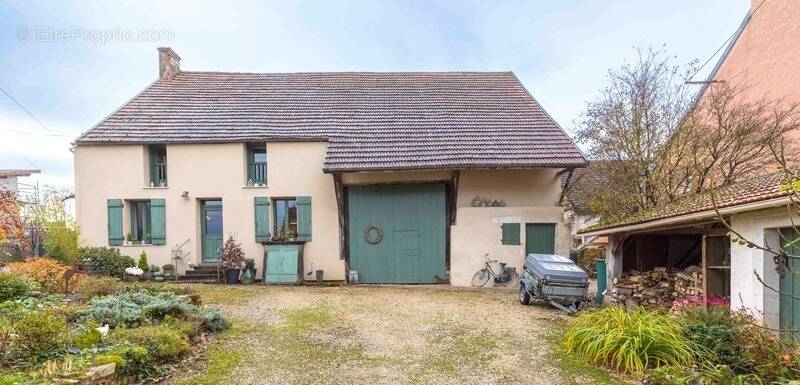 Maison à LAMARCHE-SUR-SAONE