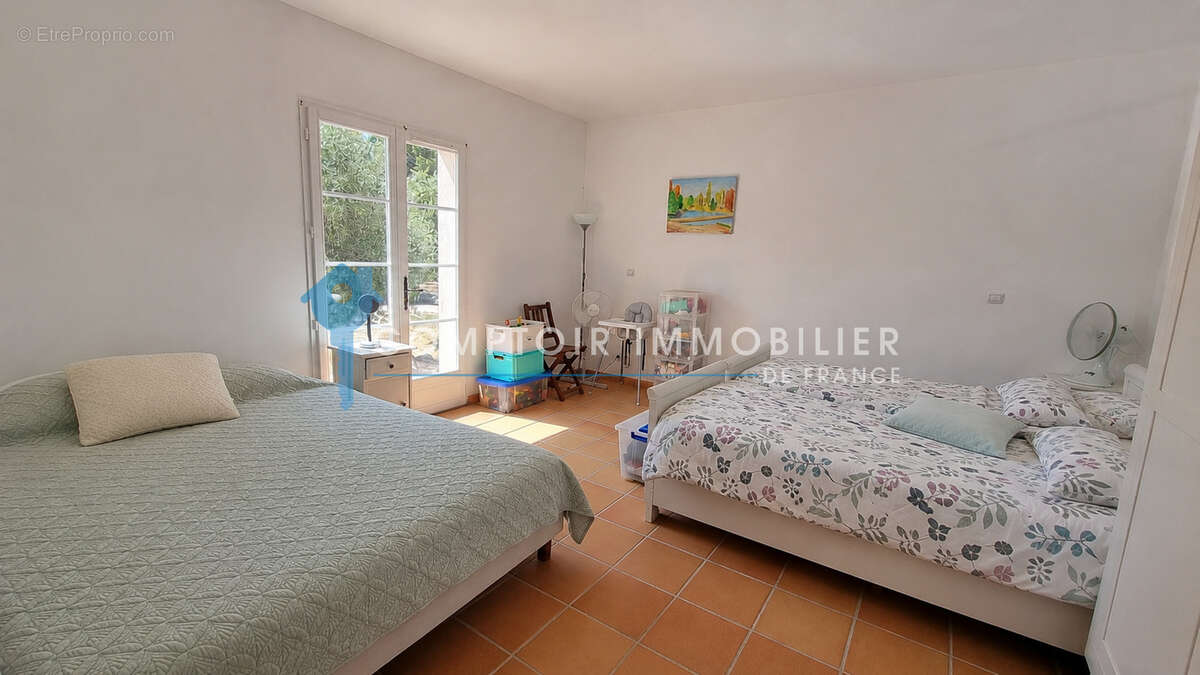 À VENDRE (83) - BARGEMON - Villa avec piscine et vue sur les collines - photo 11