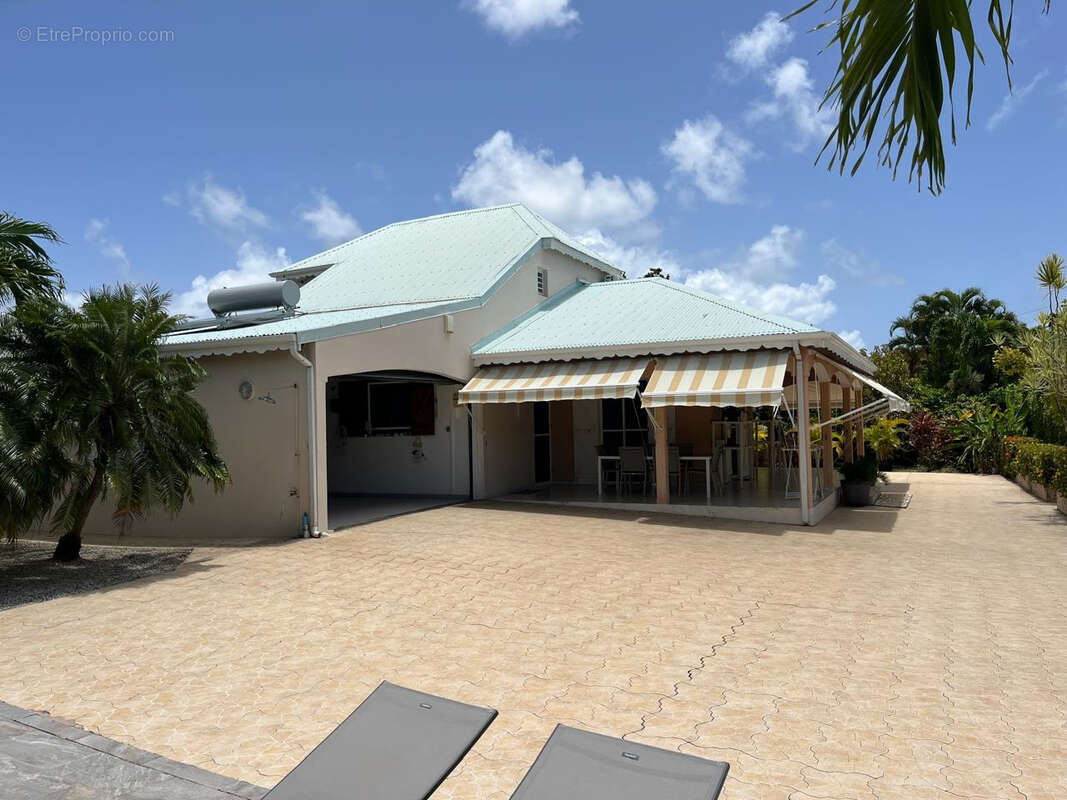 Maison à BAIE-MAHAULT