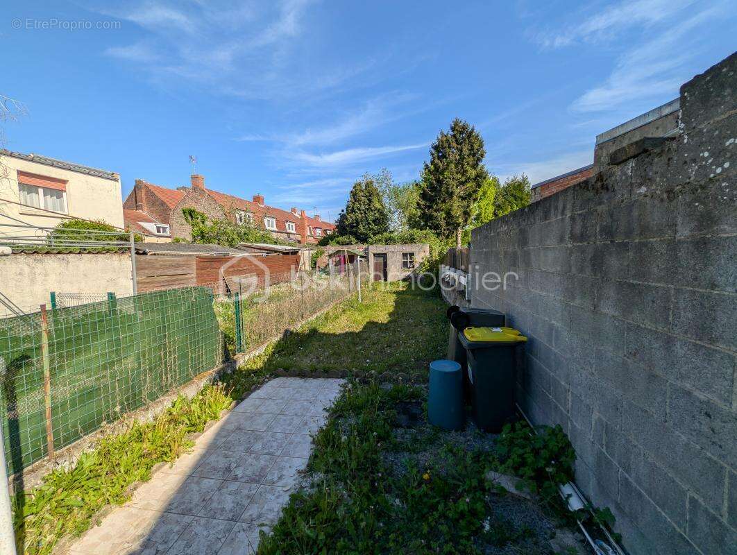  Maison pleine de charme avec beaux volumes et jardin  - photo 5