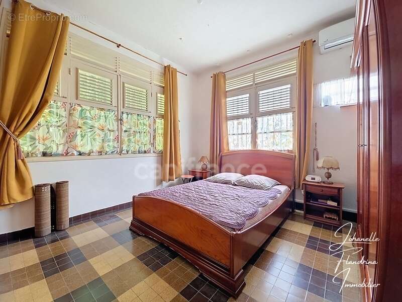 Propriété rare avec maison + 3 logements indépendants – 1850 m² constructible – Basse-Terre centre - photo 4
