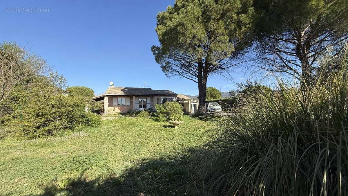 Maison à FIGANIERES