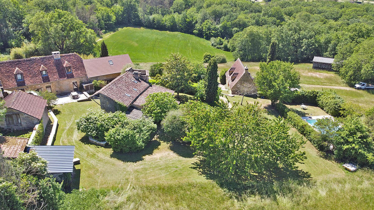 Propriété de gîtes Coly Saint Amand 18 pièce(s) 403 m2 - photo 3