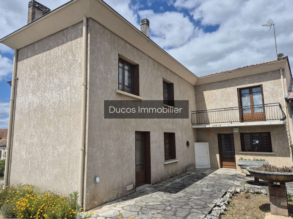 Maison à VIRAZEIL