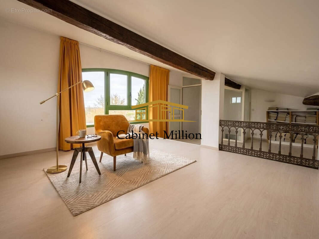 Maison à VIC-LA-GARDIOLE