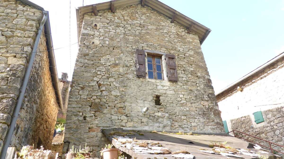 Appartement à VEYREAU