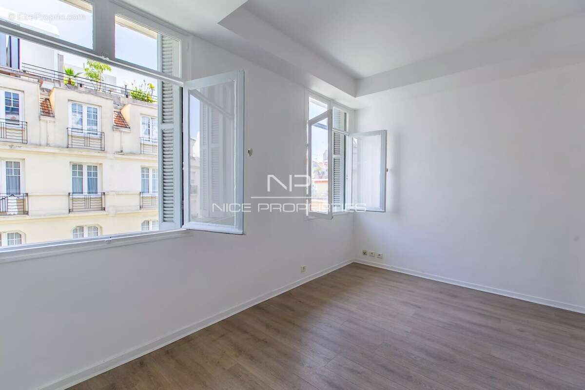 Nice carré d'or, 2 pièces dans une résidence élégante, étage élevé, plein sud - photo 7