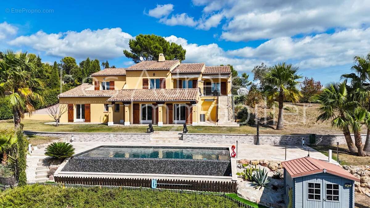 Maison à LES ADRETS-DE-L&#039;ESTEREL